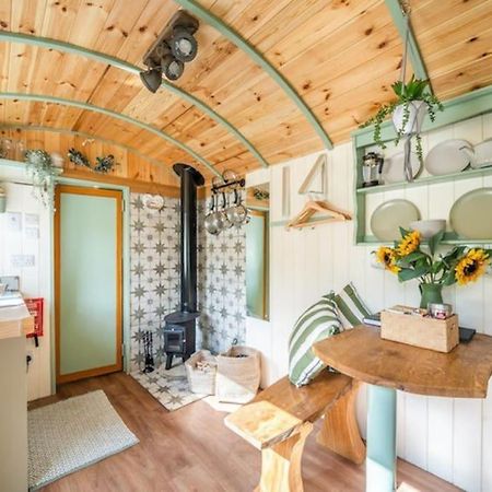 Spinney Retreats - 2 X Unique Shepherds Huts Dog Friendly Нортхамптън Екстериор снимка