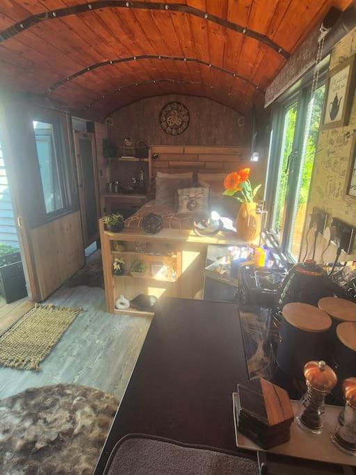 Spinney Retreats - 2 X Unique Shepherds Huts Dog Friendly Нортхамптън Екстериор снимка