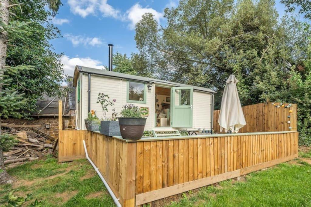 Spinney Retreats - 2 X Unique Shepherds Huts Dog Friendly Нортхамптън Екстериор снимка