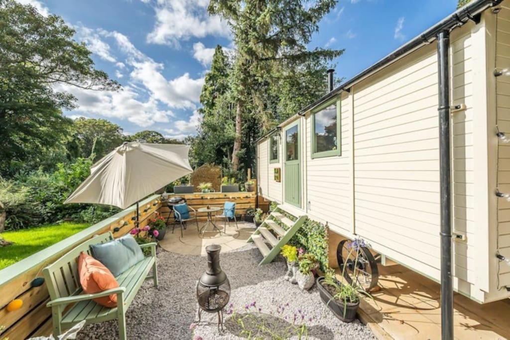 Spinney Retreats - 2 X Unique Shepherds Huts Dog Friendly Нортхамптън Екстериор снимка